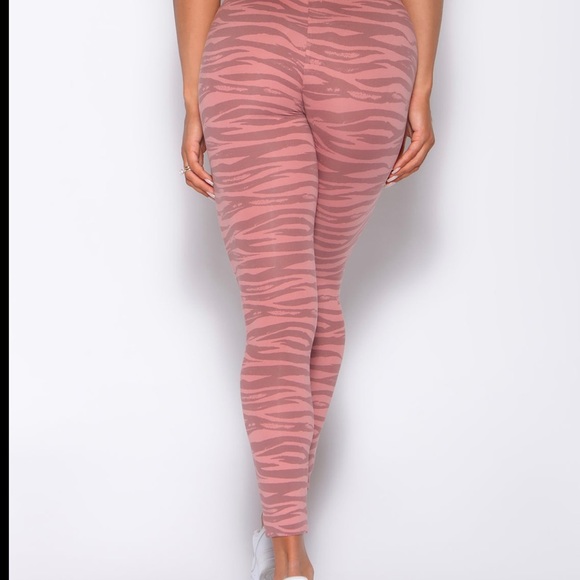 Bombshell Sportswear Set - Picture 2 of 12